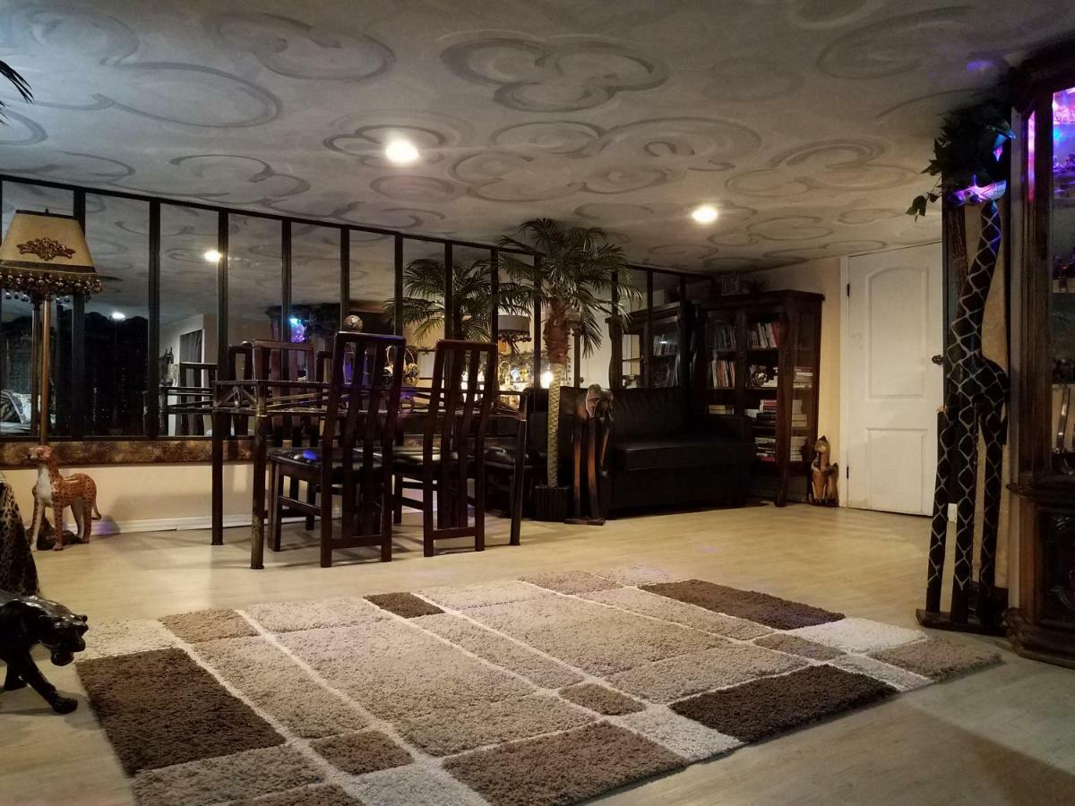 Guest house Exotic Large Basement Studio Montreal